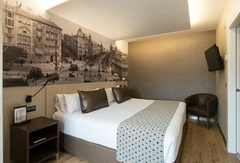 Люкс, Catalonia Born