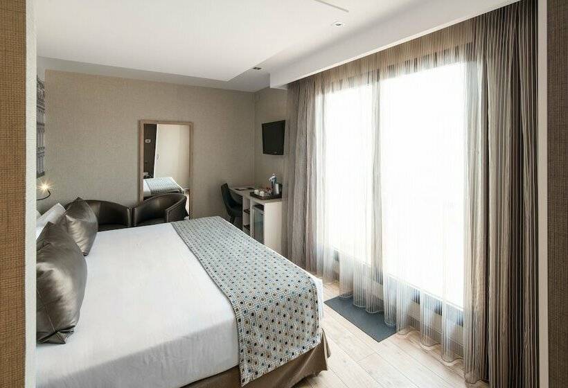 Номер Superior, Catalonia Born