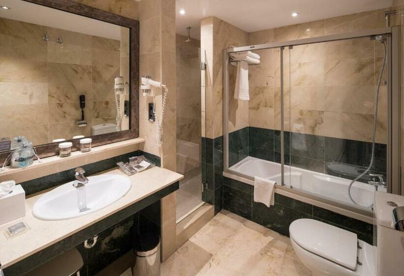 Номер Superior, Catalonia Born