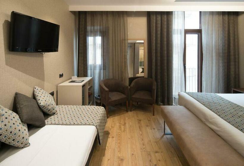 Номер Стандарт Трехместный, Catalonia Born