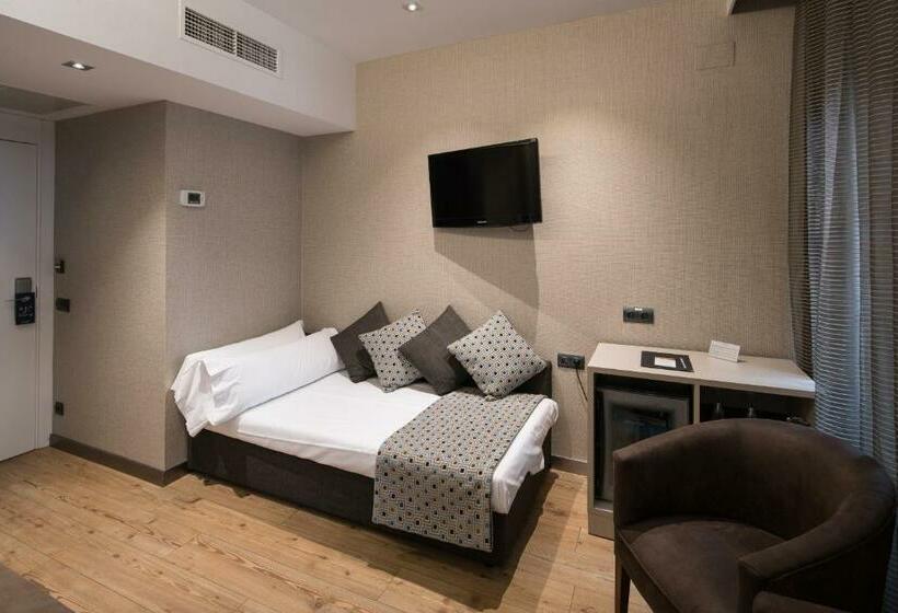 Номер Стандарт Трехместный, Catalonia Born