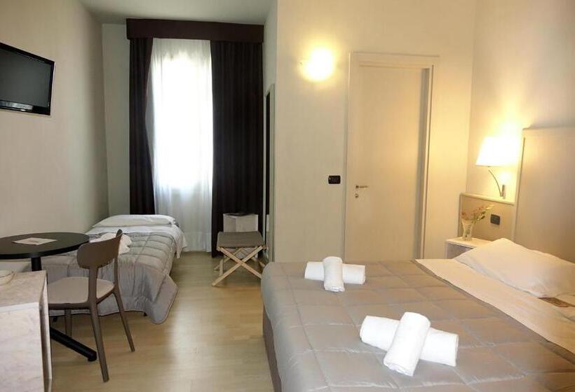 اتاق استاندارد سه نفره, Corallo Rimini