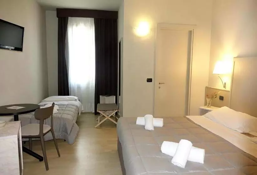 اتاق استاندارد سه تخته با بالکن, Corallo Rimini