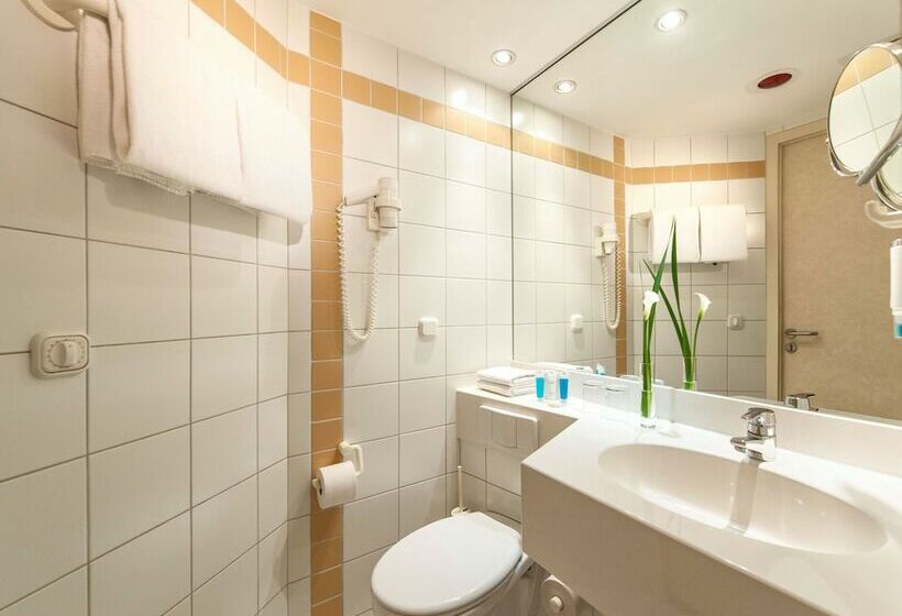 스탠다드 룸, Essential By Dorint Köln Junkersdorf