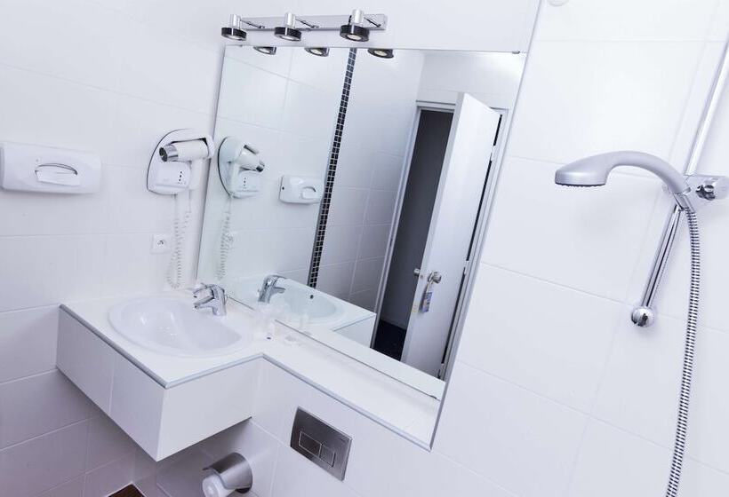 Camera Standard, Kyriad Toulon Est Hyeres La Garde