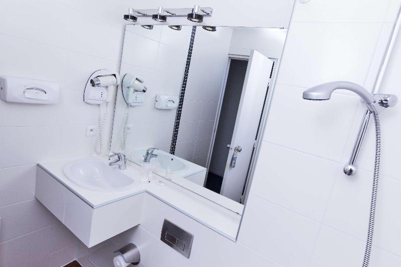 Camera Standard, Kyriad Toulon Est Hyeres La Garde