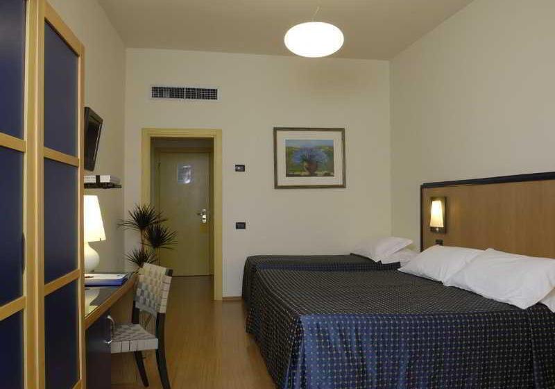 スタンダードトリプルルーム, Masini