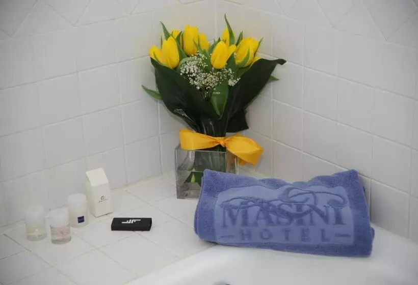 اتاق استاندارد سه نفره, Masini