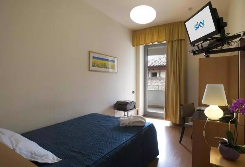 Standard Single Room Single Bed, Masini