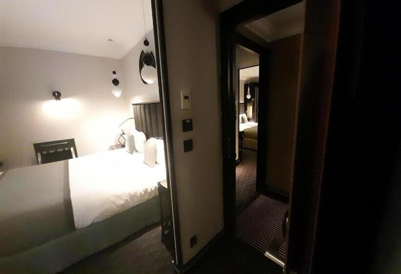 اتاق خانوادگی تودرتو, Mercure Paris Arc De Triomphe Wagram