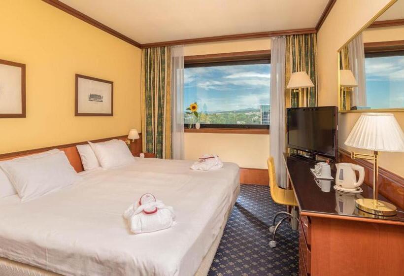 豪华房间, Catullo