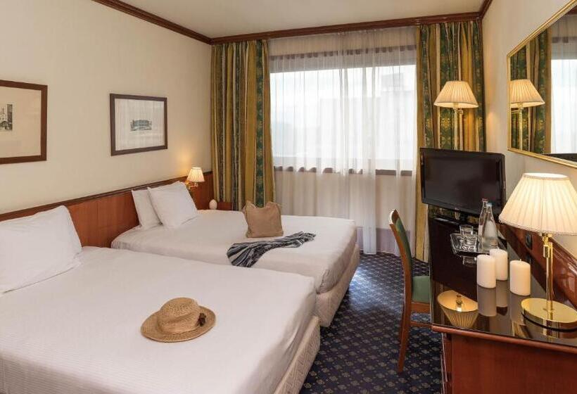 标准三人间, Catullo