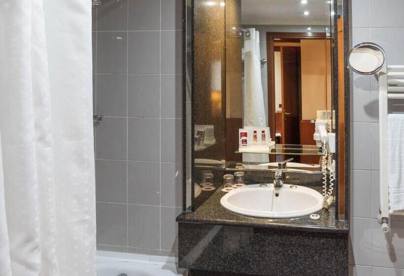 标准三人间, Catullo