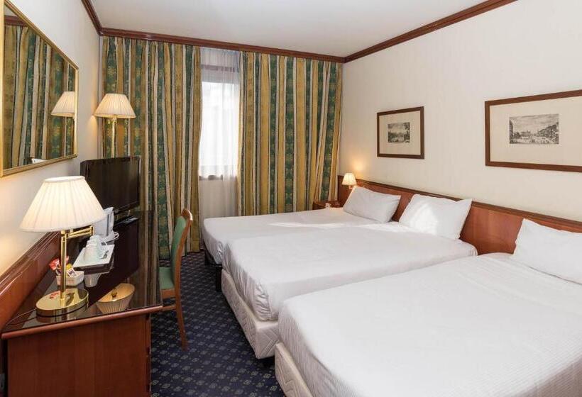 标准三人间, Catullo