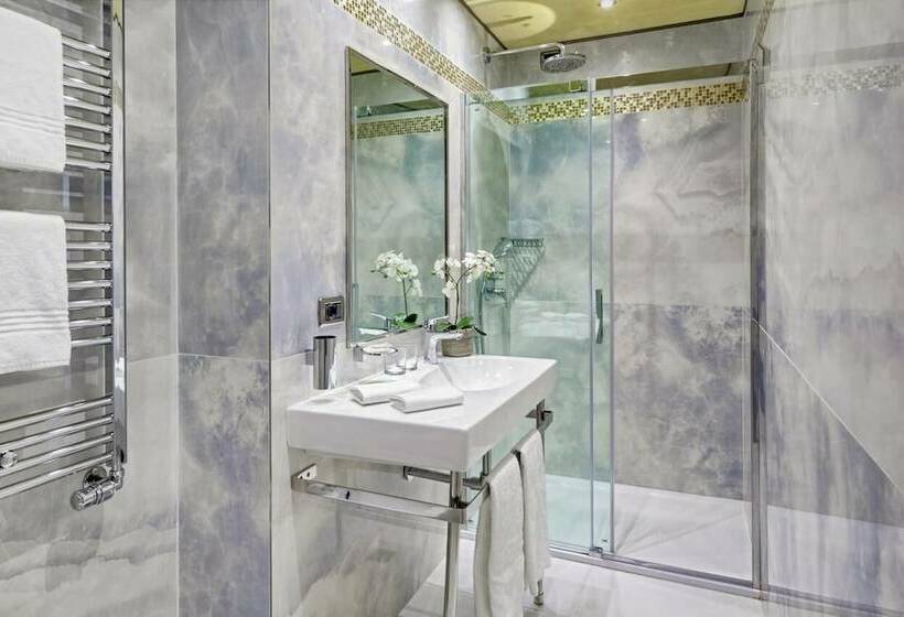 Standard Triple Room, Tre Archi