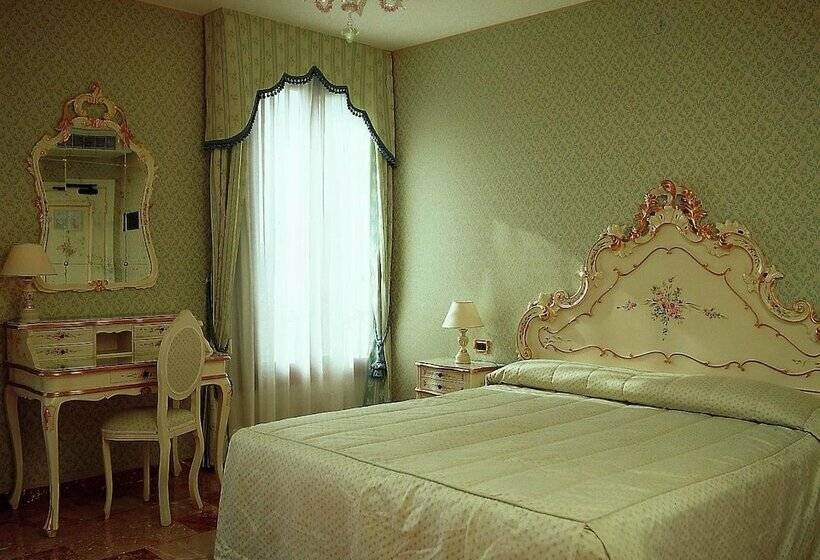 Standard Quadruple Room, Tre Archi