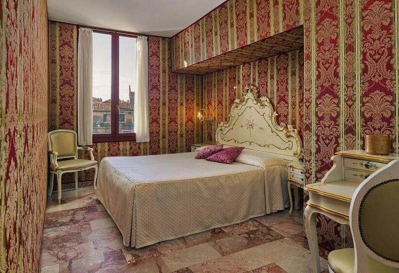 Standard Quadruple Room, Tre Archi