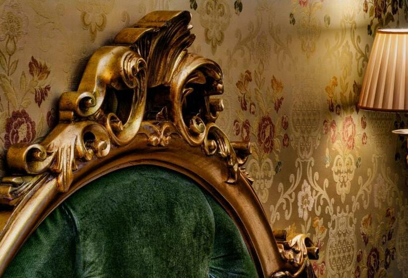 Superior Room, Tre Archi