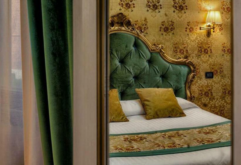 Superior Room, Tre Archi