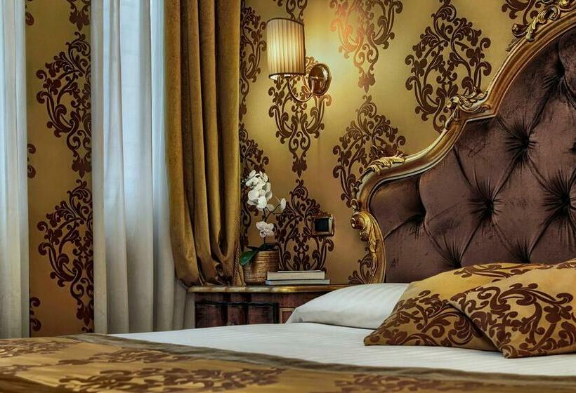 Superior Triple Room, Tre Archi