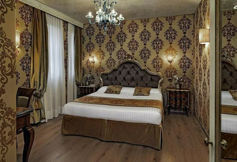 Superior Triple Room, Tre Archi