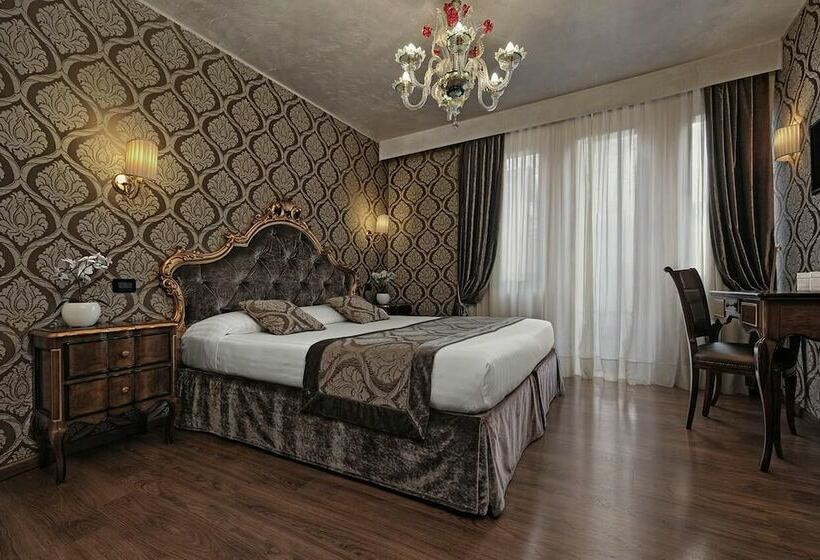 Superior Triple Room, Tre Archi