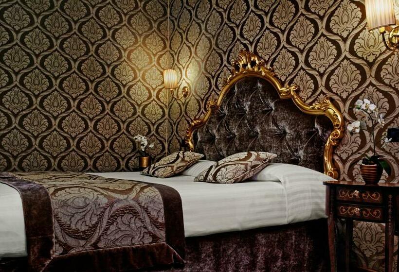 Superior Quadruple Room, Tre Archi