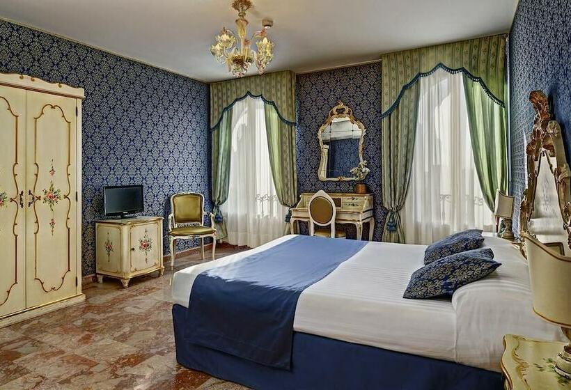 Family Room, Tre Archi