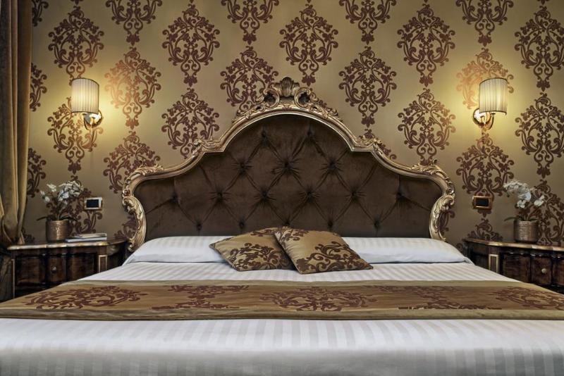 Superior Room, Tre Archi