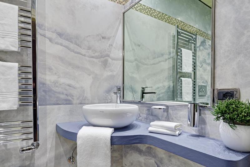 Superior Room, Tre Archi