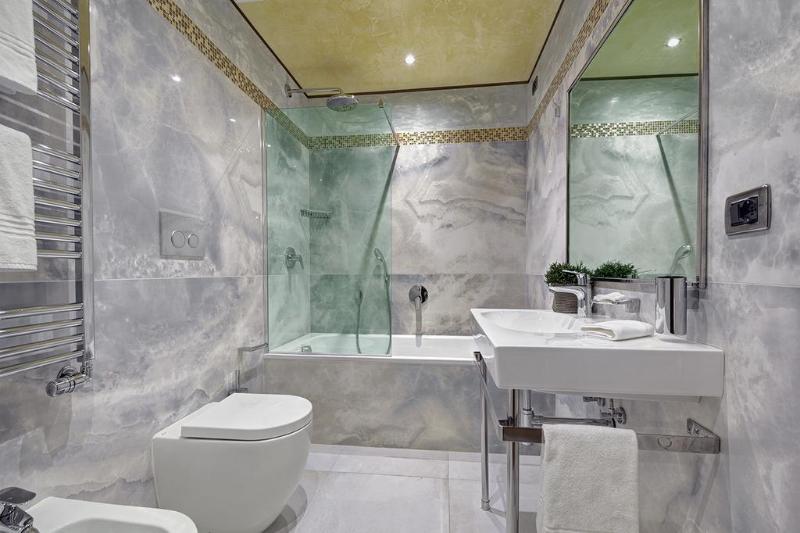 Superior Room, Tre Archi