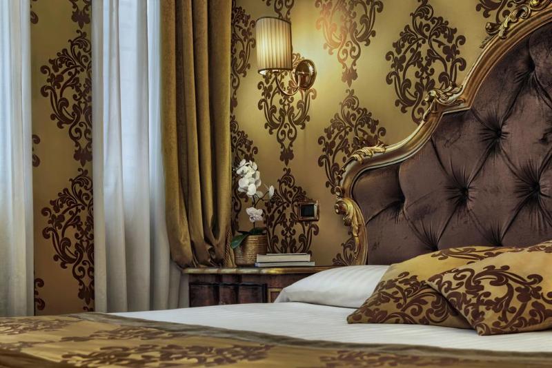 Superior Room, Tre Archi