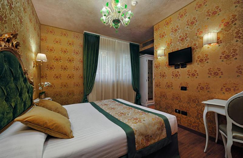 Family Room, Tre Archi