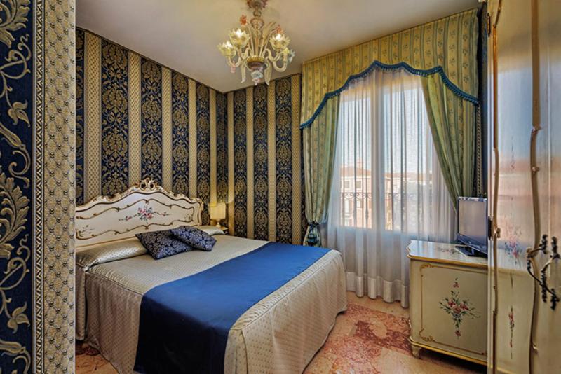 اتاق استاندارد چهار تخته, Tre Archi
