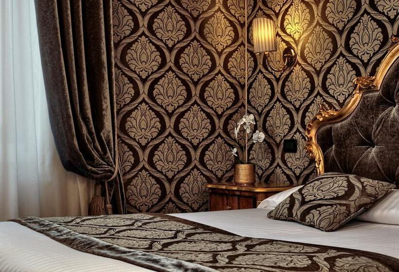 Superior Triple Room, Tre Archi