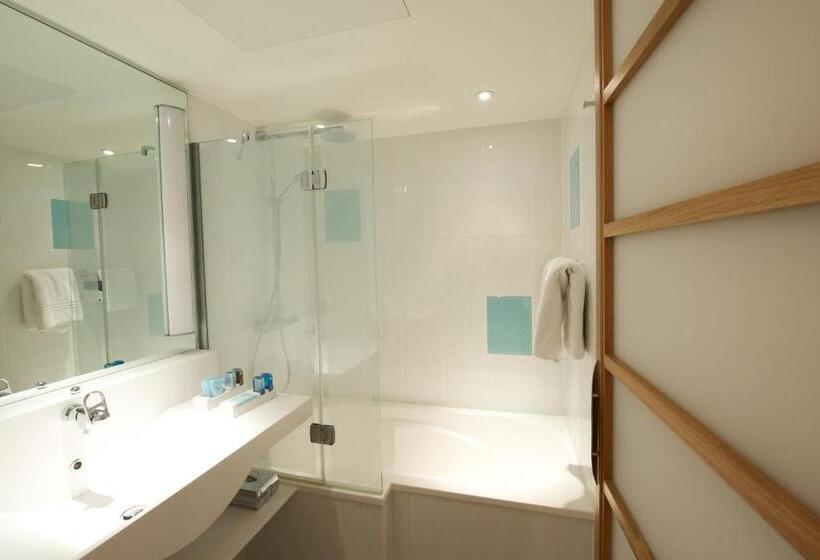 Номер Superior, Novotel Manchester Centre