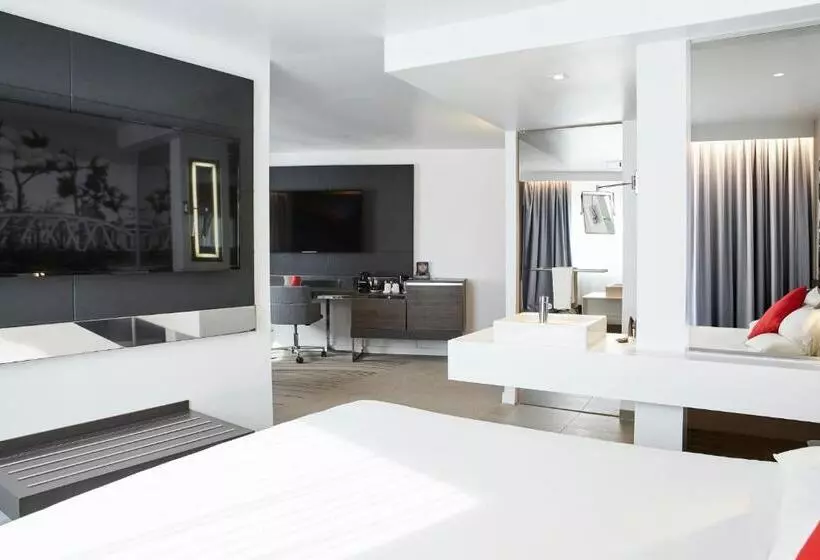 سوییت جونیور, Novotel Manchester Centre
