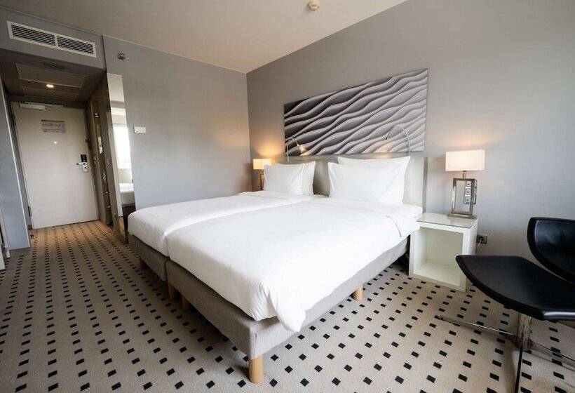 Номер Стандарт, Radisson Blu Conference Hotel, Düsseldorf