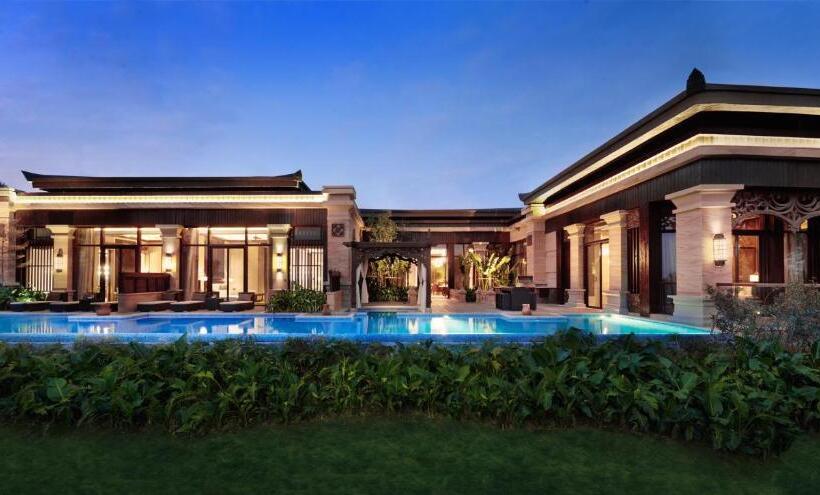 Вилла 3 Спальни с Бассейном, Wanda Vista Resort Xishuangbanna