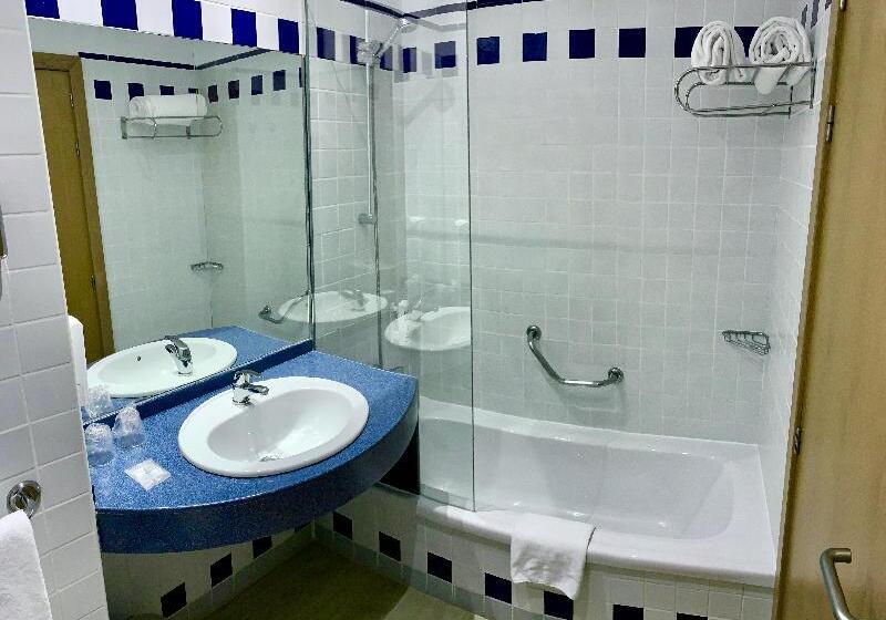 חדר סטנדרט מותאם לאדם עם מוגבלויות, Microtel Inn & Suites By Wyndham Amsterdam