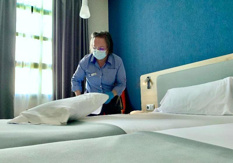 חדר סטנדרט מותאם לאדם עם מוגבלויות, Microtel Inn & Suites By Wyndham Amsterdam