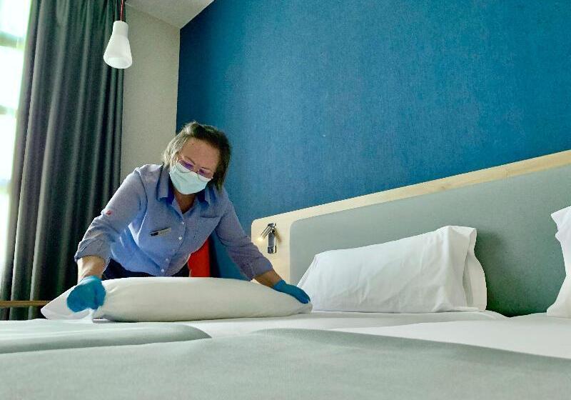 חדר סטנדרט מותאם לאדם עם מוגבלויות, Microtel Inn & Suites By Wyndham Amsterdam