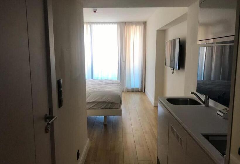 استودیوی استاندارد با چشم‌انداز دریا, Batumi City Apartments