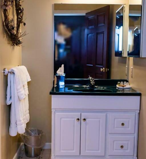 جناح, Hillside Villa Ohio