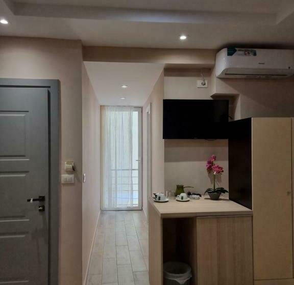 اتاق اکونومی, Himara 28