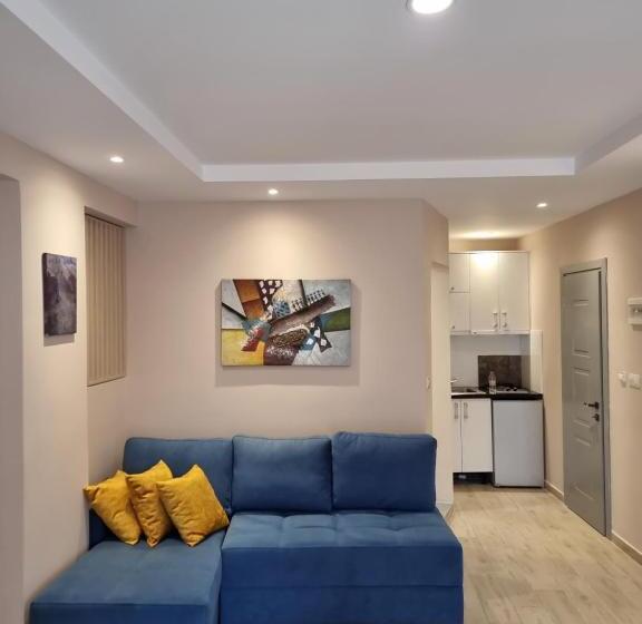 سوئیت جونیور خانوادگی, Himara 28