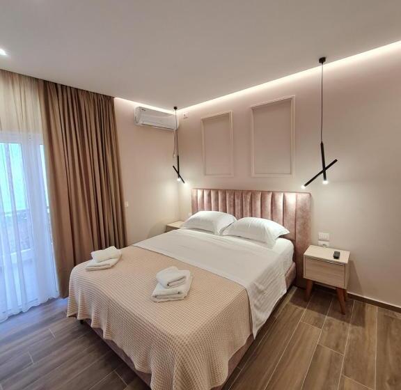 اتاق لوکس با چشم‌انداز دریا, Himara 28