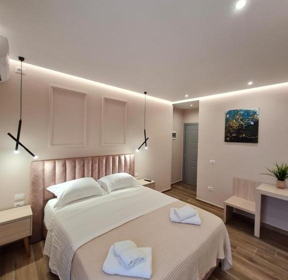 اتاق لوکس با چشم‌انداز دریا, Himara 28