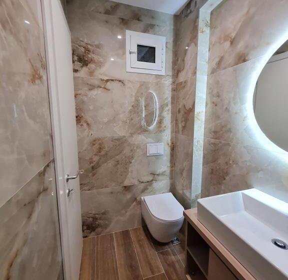 اتاق استاندارد با بالکن, Himara 28