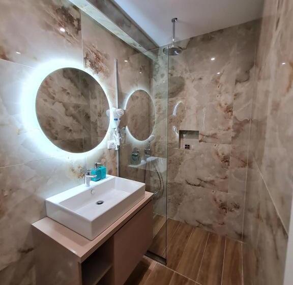 Quarto Estandar com Sacada, Himara 28